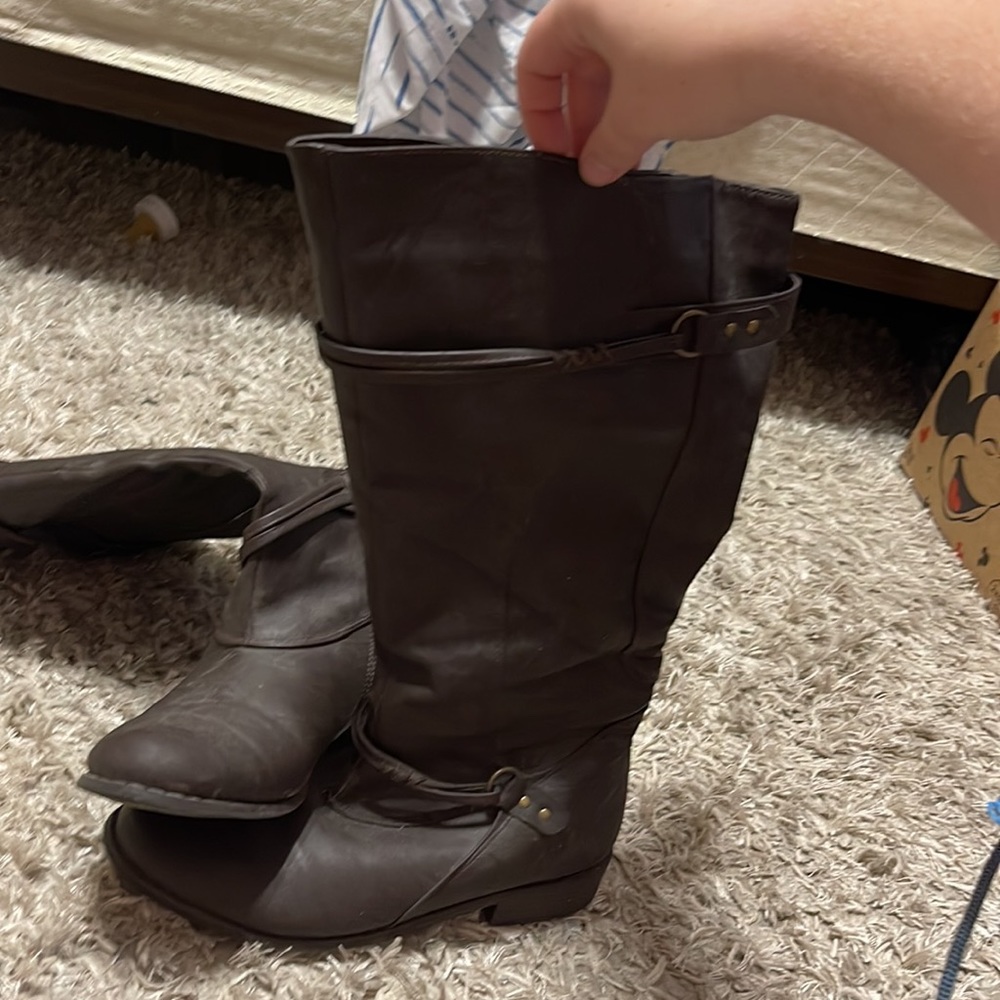 Boots - Picture 2 of 3